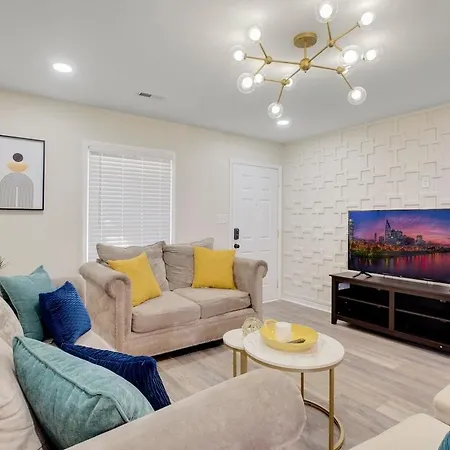 Chic Home With King Bed In Raleigh